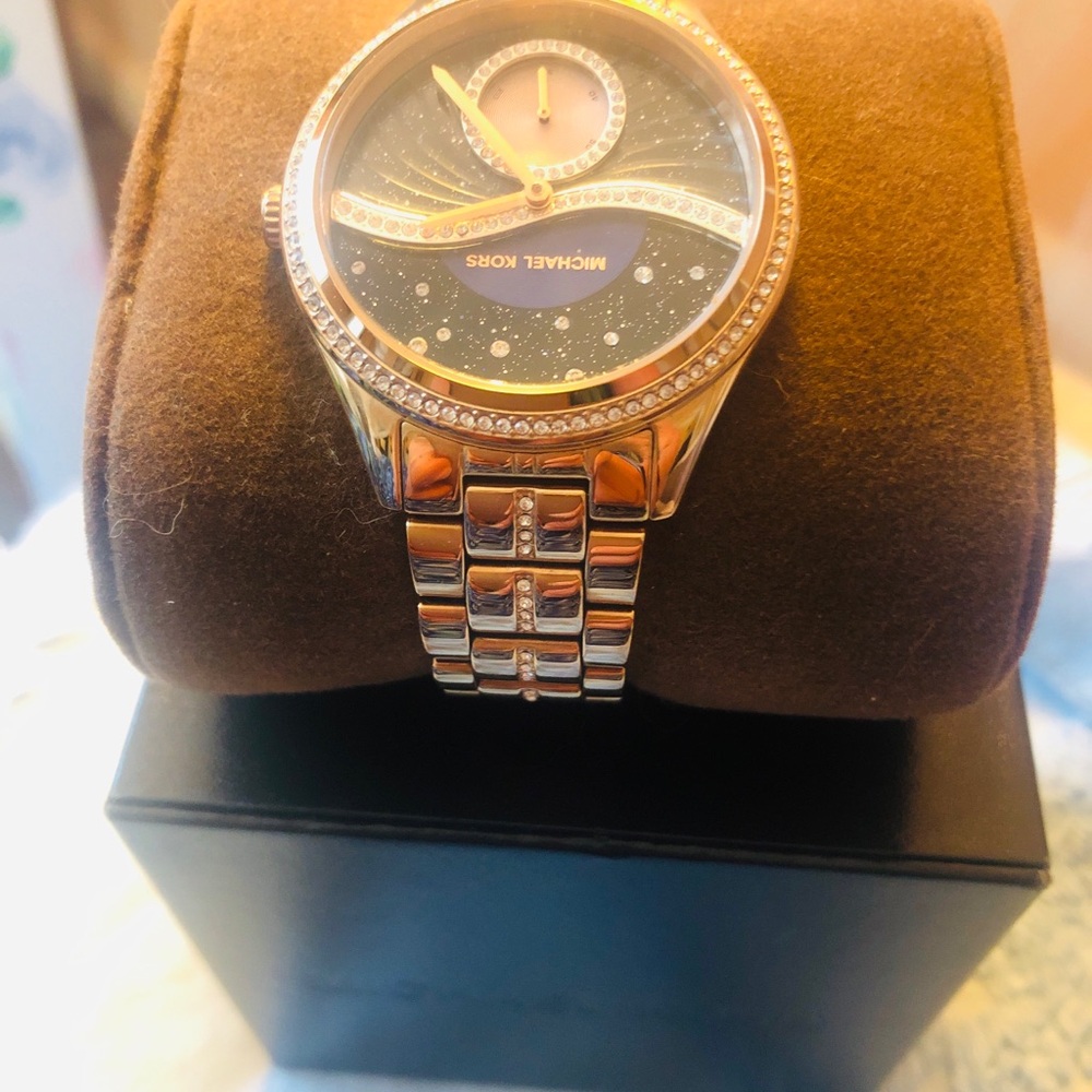 NWOT Michael Kors Lauryn Crystal Quartz Black Dial watch MK-3723 - Picture 4 of 14
